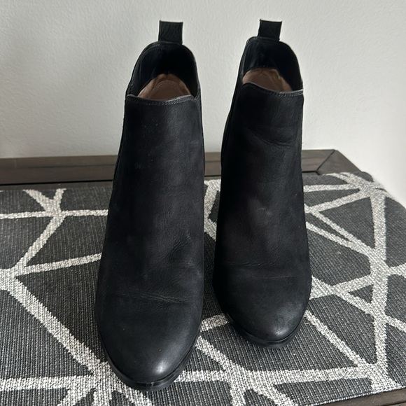 Michael Kors size 9 1/2 black distress suede booties - Picture 3 of 3